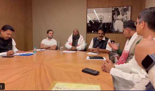 खरगे-राहुल ने असम कांग्रेस के नेताओं के साथ की बैठक