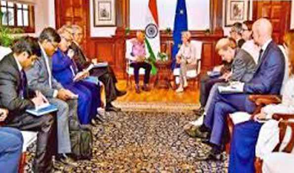 भारत और यूरोपीय संघ ने रक्षा कंपनियों की भारत में भागीदारी पर चर्चा की