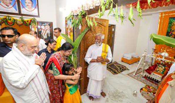 शाह ने किए भगवान गोवर्धननाथ के दर्शन