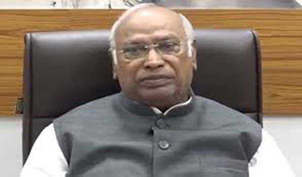 सूचना का अधिकार कानून को कमजोर कर रही है मोदी सरकार: खरगे