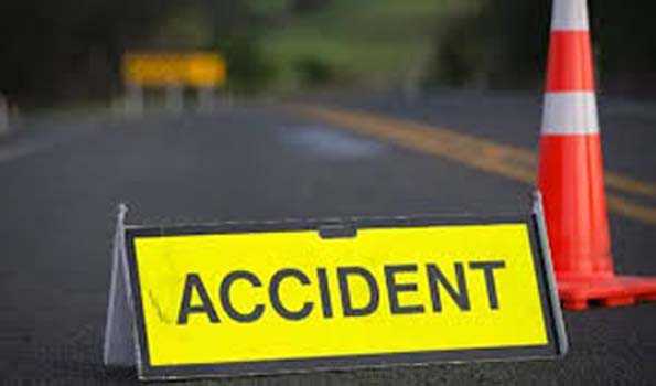 कार और ट्रेलर की टक्कर से छह लोगों की मौत, एक घायल