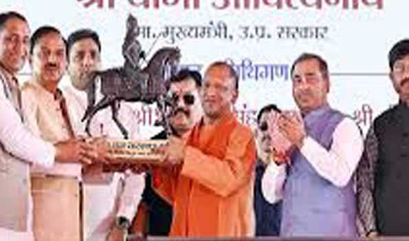 अकबर हो या औरंगजेब, सबकी मानसिकता एक : योगी