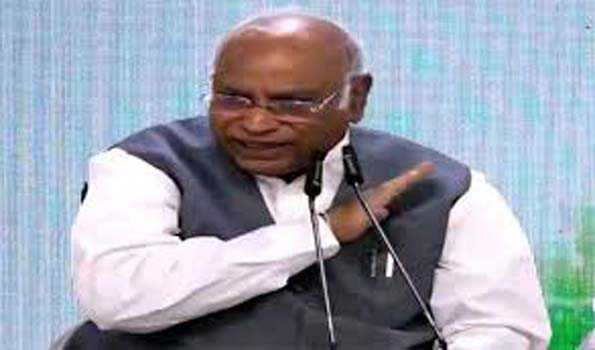 गुटबाजी से पार्टी को नुकसान होगा, खरगे ने दी चेतावनी