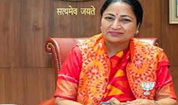 रेखा गुप्ता ने भंवर सिंह कैंप, नेपाली कैंप के लोगों के साथ किया संवाद