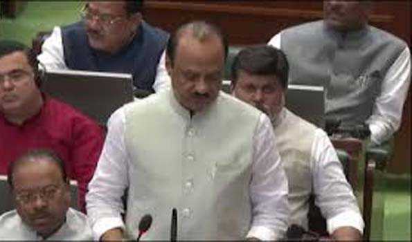 अजित पवार ने महाराष्ट्र का बजट पेश किया