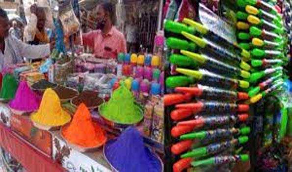 होली को लेकर राजधानी पटना के बाजार में रौनक