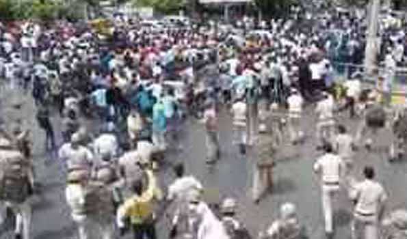 धर्मस्थल पर चादर जली मिली, लोगों में आक्रोश