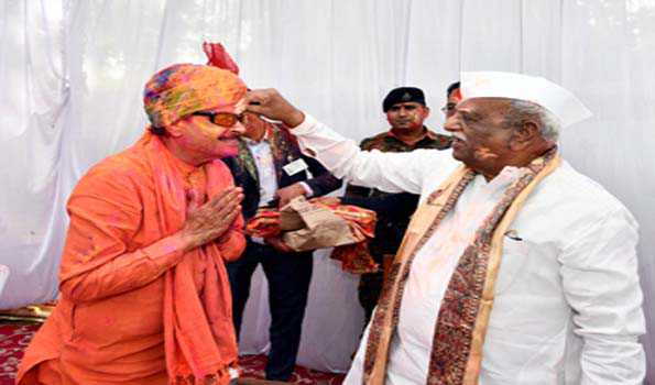 बागडे ने लोगों के साथ मनाया होली का पर्व