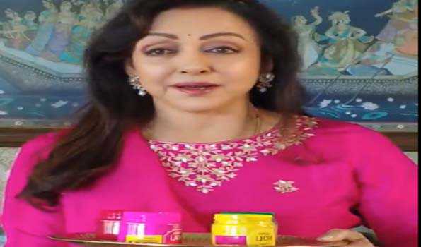 हेमा मालिनी ने तीर्थ नगरी पुरी में खेली होली