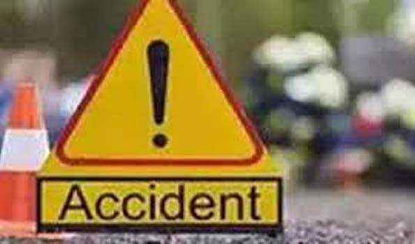 अज्ञात वाहन की टक्कर से तीन नवयुवकों की मौत, एक घायल