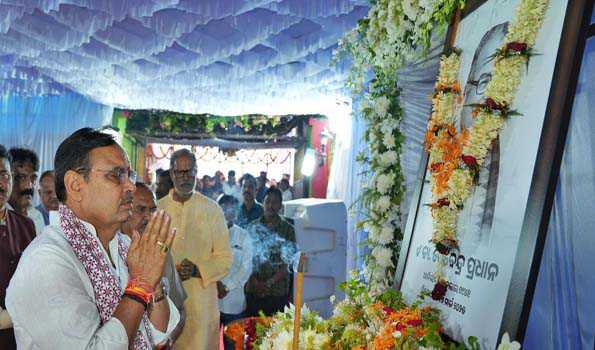 भजनलाल एवं देवनानी ने ओडिशा में देबेंद्र प्रधान को अर्पित की श्रद्धांजलि