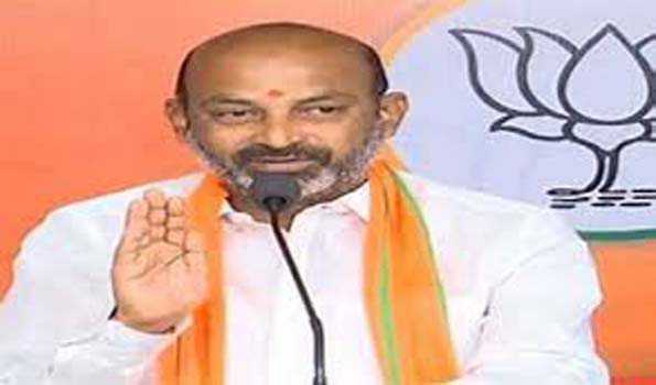 बंडी संजय ने शराब घोटाले, परिसीमन नाटक, तेलंगाना संकट को लेकर विपक्ष की आलोचना की