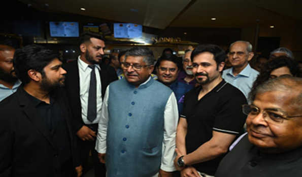 रविशंकर प्रसाद ने बीएसएफ जवानों के साथ देखी एक्सेल एंटरटेनमेंट की फिल्म ‘ग्राउंड ज़ीरो’
