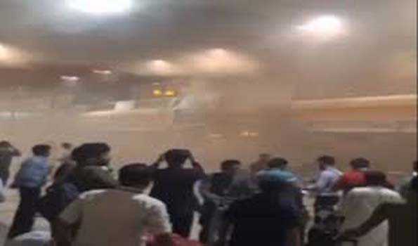 लाहौर अंतरराष्ट्रीय हवाई अड्डे पर भीषण आग लगने से अफरा-तफरी मची, उड़ानें बाधित