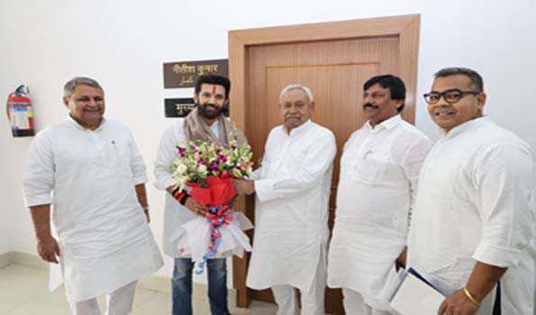 नीतीश से चिराग ने की मुलाकात, विधानसभा चुनाव से पहले राजनीतिक परिदृश्य पर चर्चा