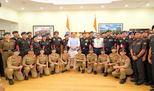 राजनाथ ने माउंट एवरेस्ट फतह करने वाले एनसीसी कैडेटों को सम्मानित किया