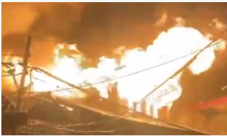 سری نگر کے نور باغ علاقے میں آتشزدگی، 13 رہائشی شیڈ خاکستر