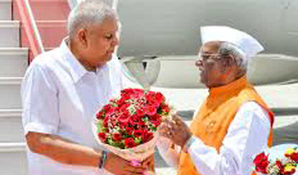 बागडे ने धनखड़ की अगवानी की