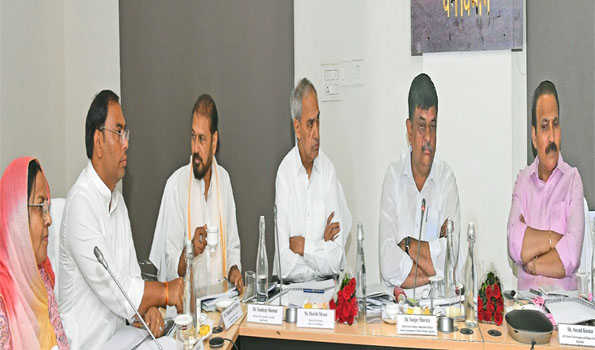 बाघों के संरक्षण के लिए टाइगर रिजर्व की निगरानी सुदृढ़ करने के निर्देश