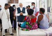 BALASORE, JUN 3 (UNI):- Prime Minister Narendra Modi meets victims of train accident at hospital, in Balasore, Odisha on Saturday. UNI PHOTO-117U