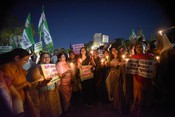 PATNA, JUNE 3 (UNI):-  RJD activists participating at a candles light procession to support protesting wrestlers, in Patna on Saturday. UNI PHOTO-AKX6U
