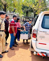 WAYANAD, APR 25 (UNI):- Polling officials team on the way to their respective polling booths by carrying the EVMS and elections materials to conduct the second phase Lok Sabha polls scheduled on April 26 from the distribution center at Chungathara Marthoma HSS in Wandoor, on Thursday. UNI PHOTO-108U