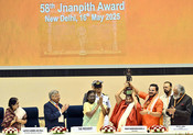 NEW DELHI, MAY 16 (UNI):- President Droupadi Murmu presents the 58th Jnanpith Award to Shri Rambhadracharya, in New Delhi on Friday. UNI PHOTO-108U NEW DELHI, MAY 16 (UNI):- President Droupadi Murmu presents the 58th Jnanpith Award to Shri Rambhadracharya, in New Delhi on Friday. UNI PHOTO-108U