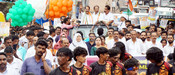 KANNUR, MAY 16 (UNI):- Congress workers giving a warm reception to the newly appointed Kerala Pradesh Congress Committee (KPCC) president Sunny Joseph, MLA, during his maiden visit to his native district at Kannur railway station, on Friday. UNI PHOTO-116U KANNUR, MAY 16 (UNI):- Congress workers giving a warm reception to the newly appointed Kerala Pradesh Congress Committee (KPCC) president Sunny Joseph, MLA, during his maiden visit to his native district at Kannur railway station, on Friday. UNI PHOTO-116U